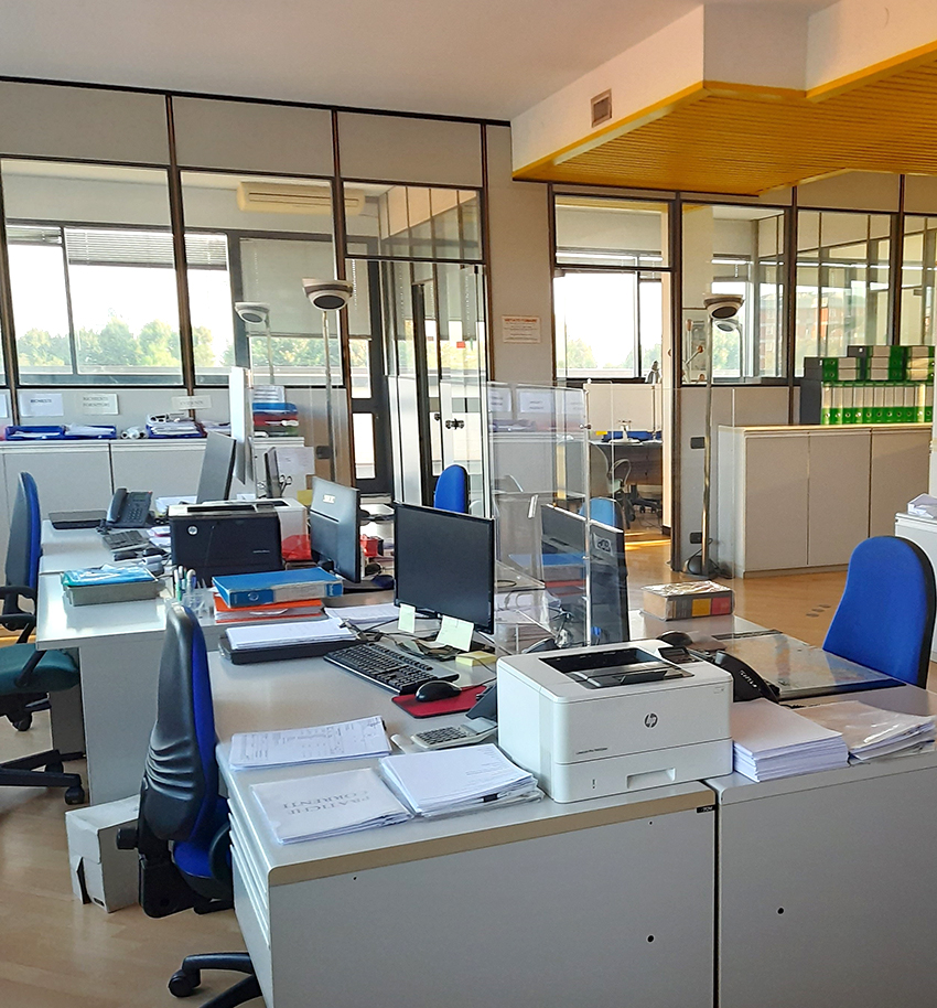 Große Aluminiumprofile für industrielle und strukturelle Anwendungen. Kundenspezifische Lösungen